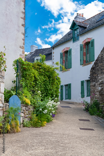 Fototapeta Naklejka Na Ścianę i Meble -  Brittany, Ile aux Moines island in the Morbihan gulf, typical houses in the village
