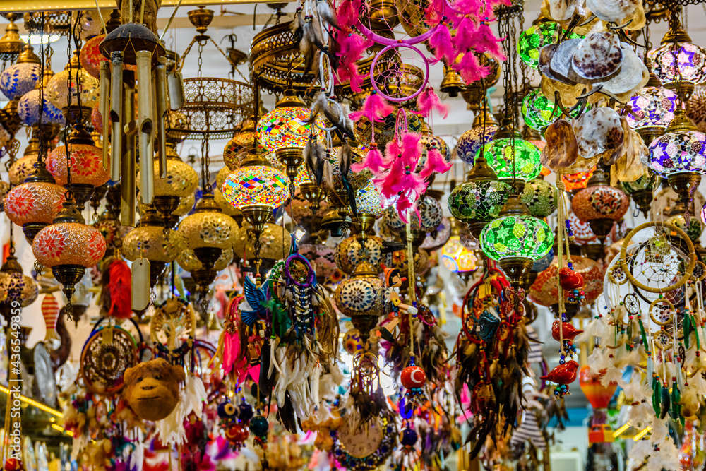 Naklejka premium Traditional turkish chandeliers for sale at the bazaar