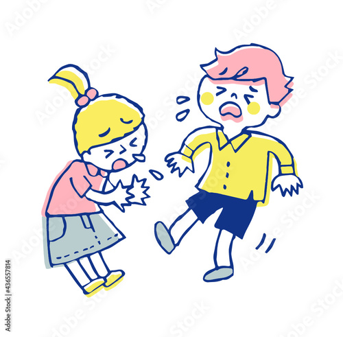 くしゃみをする子供2人