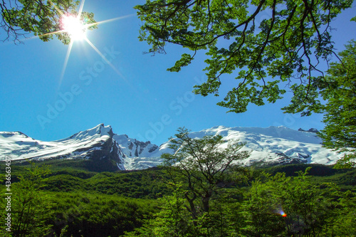Cerro Creston, Cerro Vespignani und der Gletscher Glaciar Huemul in Patagonien, Argentinien photo