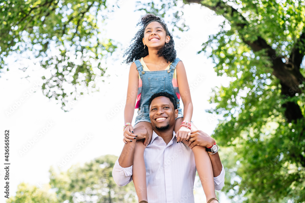 Fototapeta premium Father and daughter having fun together outdoors.