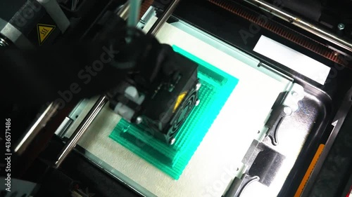 稼働中の3Dプリンター