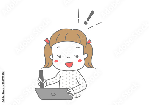タブレット端末を使って学習する女の子　勉強がわかって笑顔の女の子