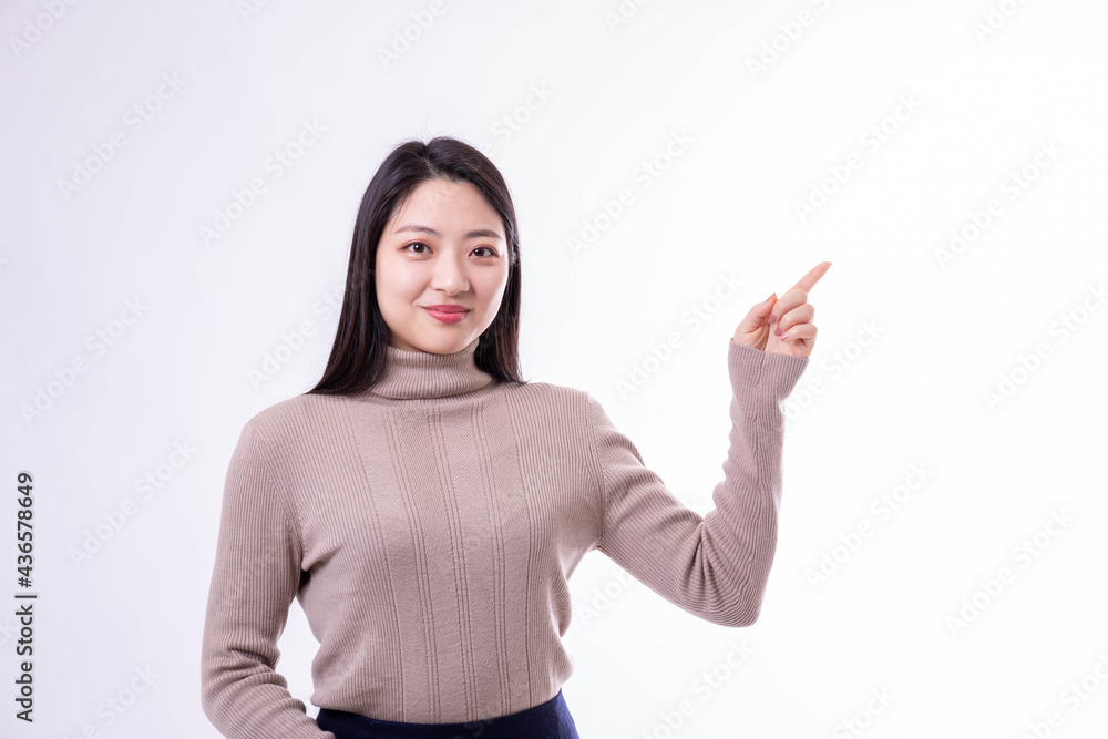 指差しをする女性 指差しをする女性
