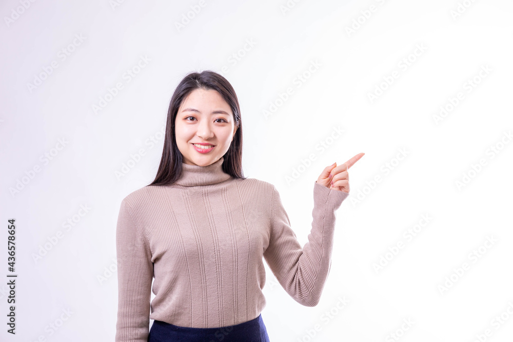 指差しをする女性 指差しをする女性