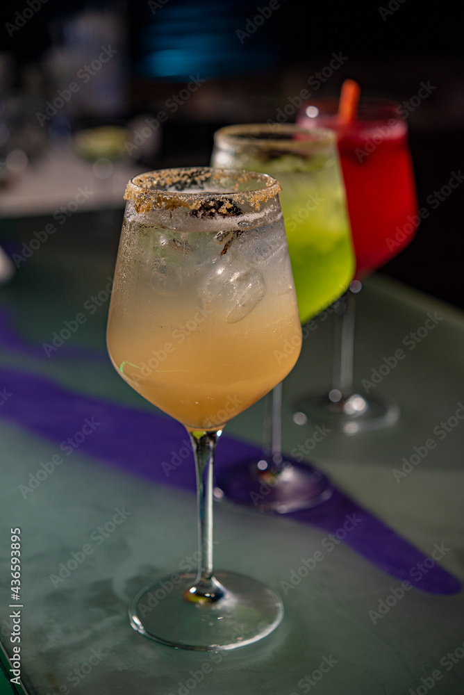 trilogía de cocteles, Mixologia, gin