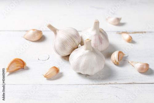 Garlic cloves and garlic bulbs.