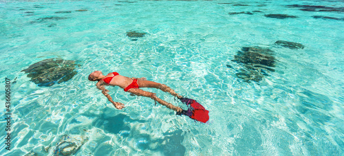 Fotografía Snorkel woman swimming in the turquoise ocean sea relaxing floating on luxury travel vacation above underwater coral reefs