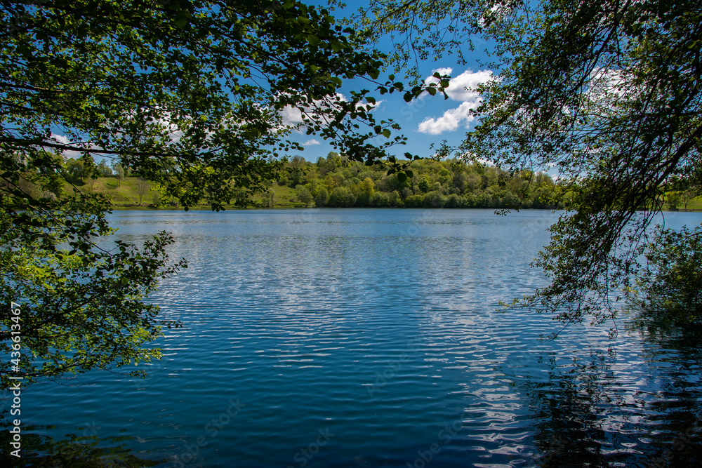 Obraz premium The view of the Weinfelder Maar on a sunny spring day