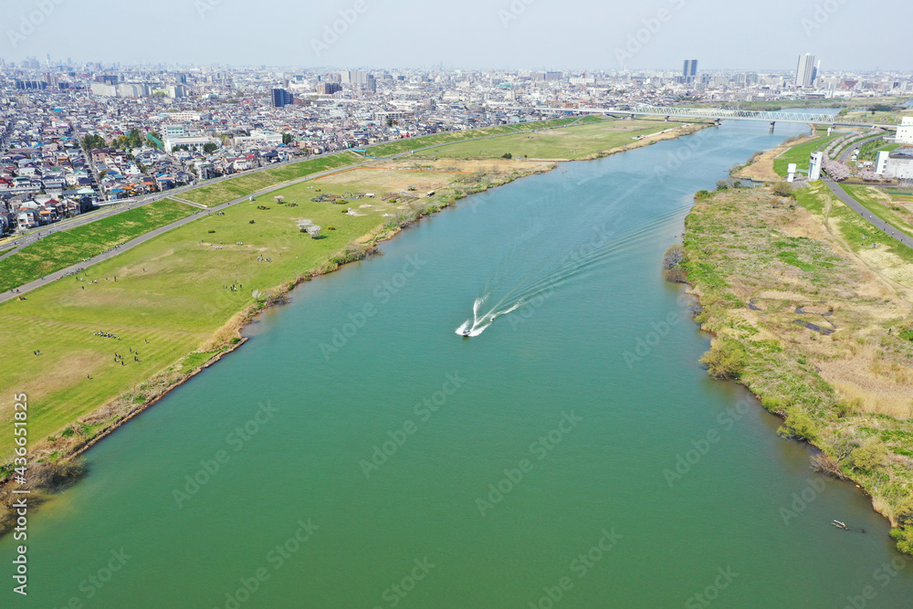 江戸川上空の空撮風景
