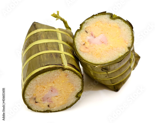 Cooked square and cylindrical glutinous rice cakes