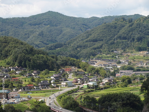 山に囲まれた集落を俯瞰しました。
I took a bird's-eye view of the village surrounded by mountains.
 photo