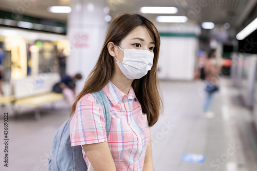 College student wear face mask