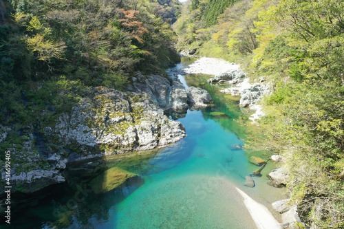 愛媛県久万高原町　面河川の風景 © setsuna