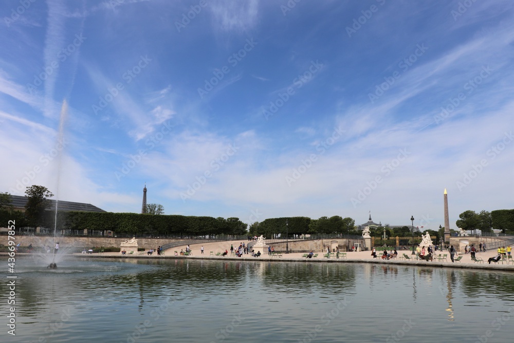Obraz premium Le jardin des Tuileries, grand parc public, ville de Paris, France