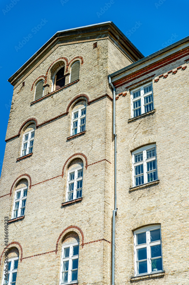 31-05-2021 Horsens Statsfængsel, formerly called Horsens Straffeanstalt, is a former prison in Horsens, Denmark. Today, the prison is closed and serves as a museum and for events 31-05-2021 Horsens Statsfængsel, formerly called Horsens Straffeanstalt, is a former prison in Horsens, Denmark. Today, the prison is closed and serves as a museum and for events