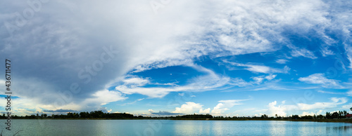 Fototapeta Naklejka Na Ścianę i Meble -  Panorama, blue sky, and large white clouds over the river.