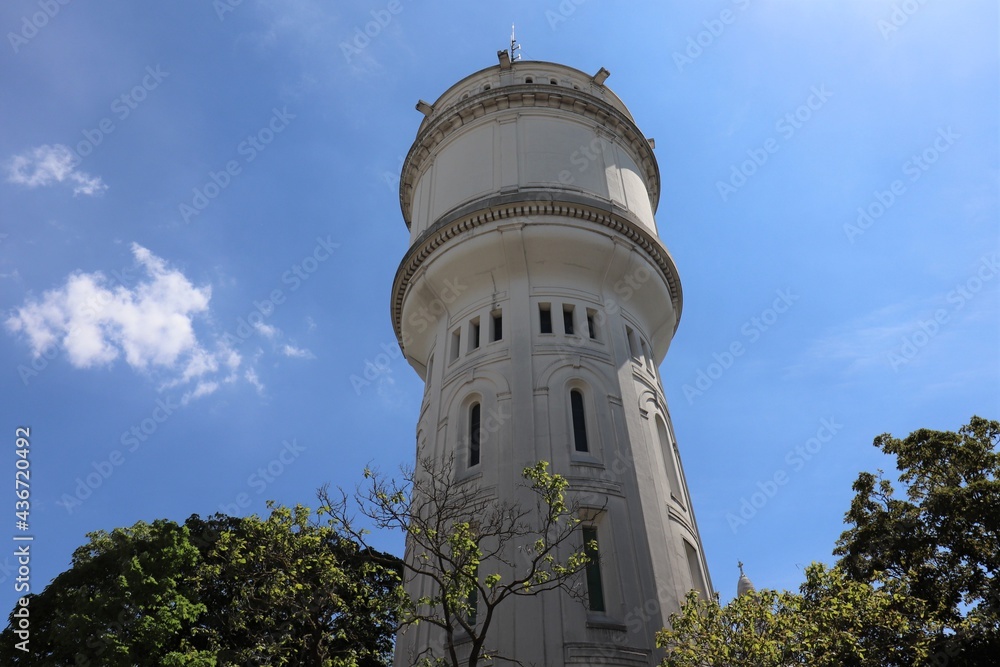 Le chateau d'eau de Montmartre, construit en 1835, dans le quartier Montmartre, ville de Paris, France Le chateau d'eau de Montmartre, construit en 1835, dans le quartier Montmartre, ville de Paris, France