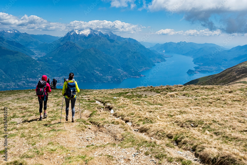 Obraz premium Trekking scene on Lake Como alps