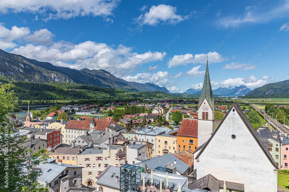 Blick auf die Altstadt von Rattenberg in Tirol - obrazy, fototapety, plakaty 