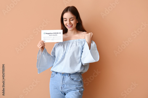 Young woman with negative c...