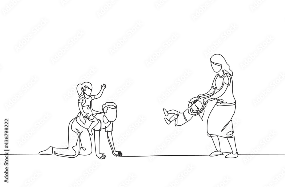 Single continuous line drawing of young mother and father playing with their son and daughter at home. Happy family parenting concept. Trendy one line draw design vector illustration