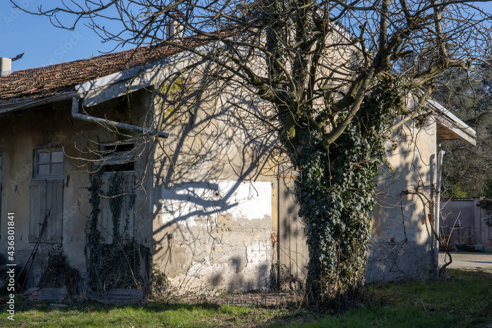 Robecco sul Naviglio ( MI ), Italy - April 01, 2021: Rrural house at Robecco sul Naviglio, Milano, Lombardy, Italy Robecco sul Naviglio ( MI ), Italy - April 01, 2021: Rrural house at Robecco sul Naviglio, Milano, Lombardy, Italy