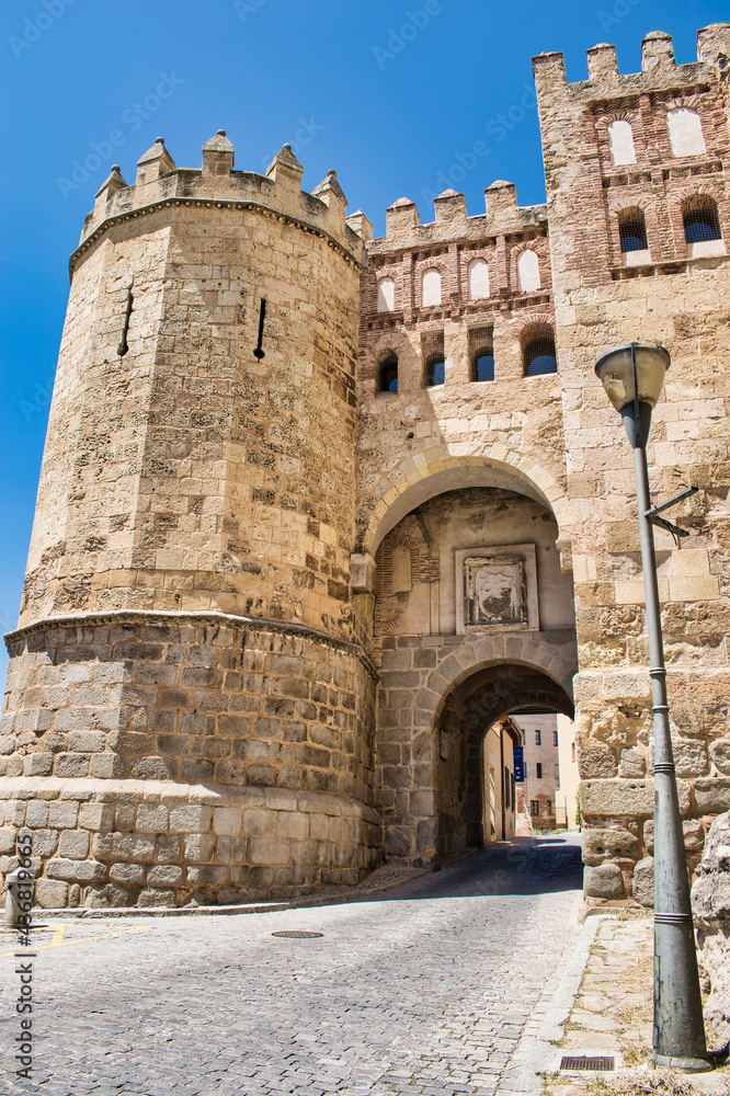 foto-de-puerta-fortificada-de-san-andres-en-la-zona-sur-de-la-muralla