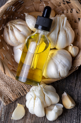 Fresh garlic and garlic oil