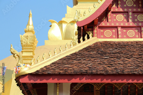 Fotografija buddhist temple (Pha That Luang) in vientiane (laos)