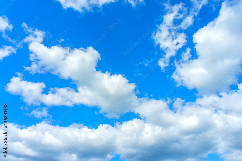 Fototapeta premium cumulus clouds on a transparent blue sky background