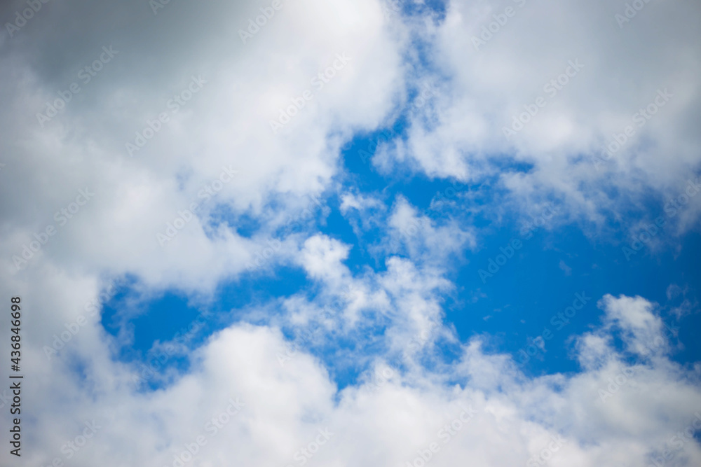 Obraz premium cloud against the blue sky