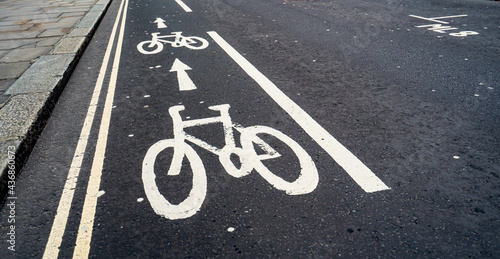 Foto Cycle Lane symbol on inner-city street
