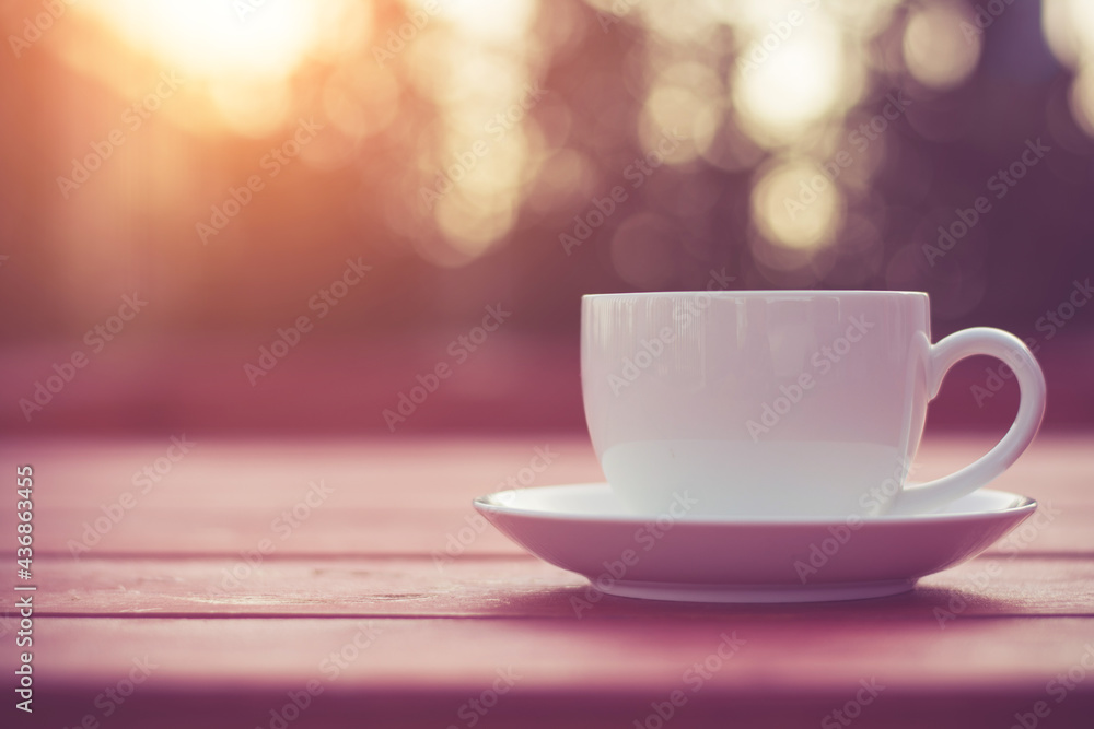 Obraz premium Close up coffee espresso on wood table nature background in garden,