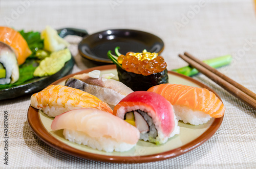 Sushi salmon and tuna on leaf dish.