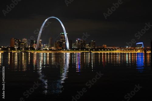Fotografía Saint Louis, MO night time skyline