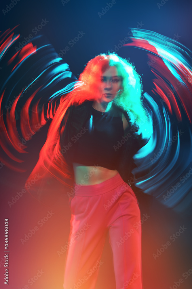 Naklejka premium contemporary dancer girl