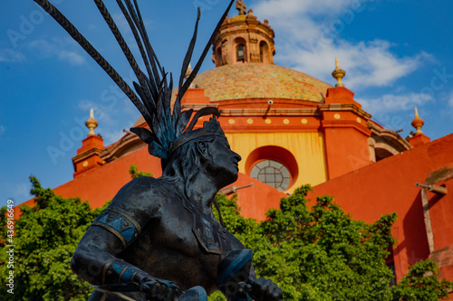 Centro de Querétaro, México. Indio Danzante y cúpula.
Downtown Queretaro, Mexico. 