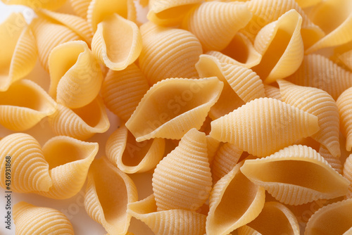 Conchiglie rigate, un classico formato di pasta italiana 