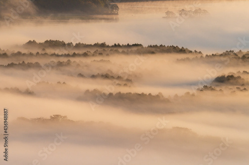 大沼国定公園日暮山から俯瞰する雲海の大沼