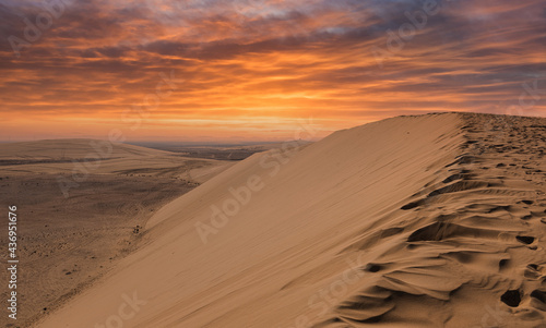 Fototapeta Naklejka Na Ścianę i Meble -  Singing Sand Dune during sunset, Qatar, Middle East