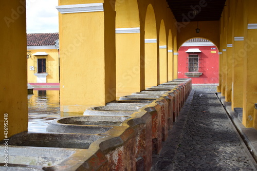Corredor o pasillo en Antigua Guatemala © Angela