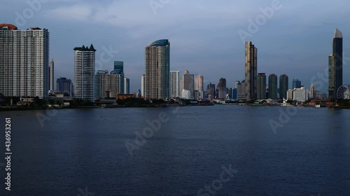 Wallpaper Mural Time Lapse 4K Views Of The Chao Phraya River In Thailand. Torontodigital.ca