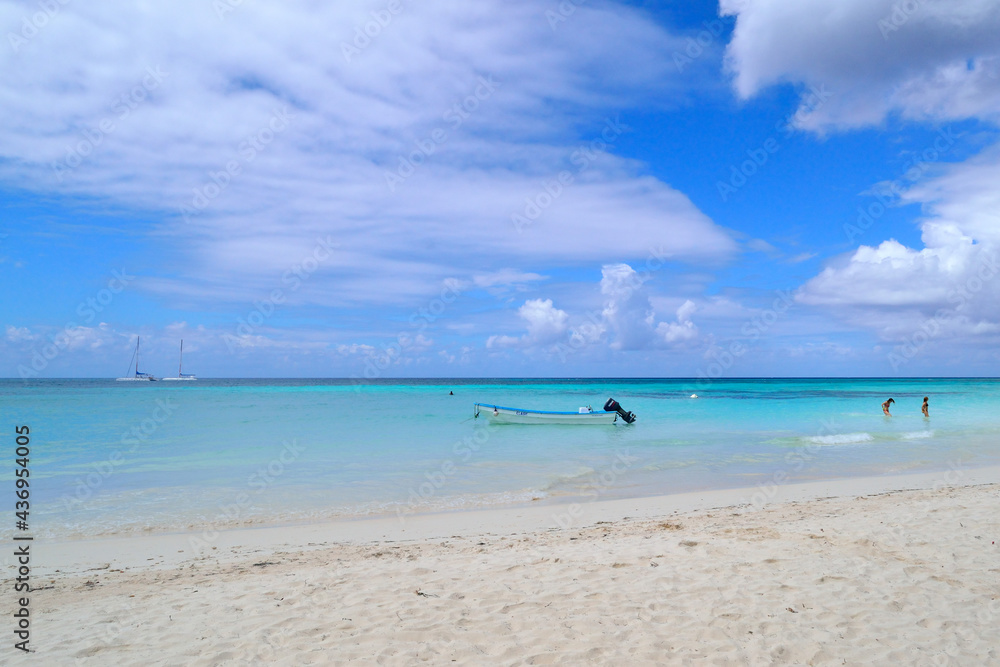 Mar azul, Playa paradisiaca en Punta Cana