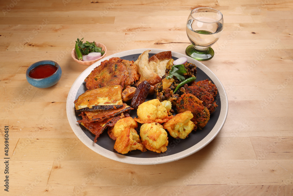 Foto de Indian Bengali stye variety fitter deep fried tanpura piaju