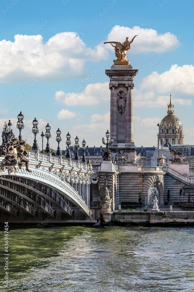 Fototapeta premium Alexandre III Bridge in Paris 