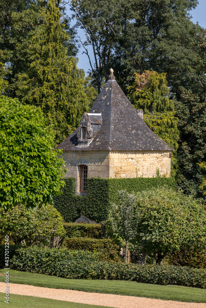 Obraz premium The picturesque Jardins du Manoir d Eyrignac in Dordogne. France