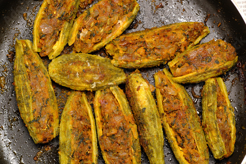 Foto Stuffed bitter gourd or bitter melon dish