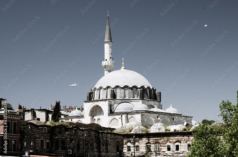 Obraz premium Istanbul Mosque and flying airplane - stock photo