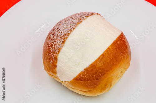 皿の上のマリトッツォ